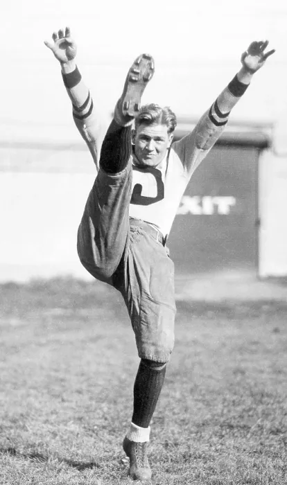 Framed Print : Ernie Nevers playing on the Stanford University football team, California, 1927.. Courtesy: CSU Archives  /  Everett Collection