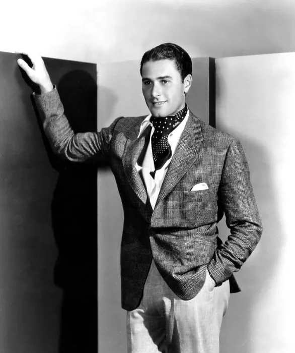 Framed Print : ERROL FLYNN, 1930s Framed Print : ERROL FLYNN, 1930s