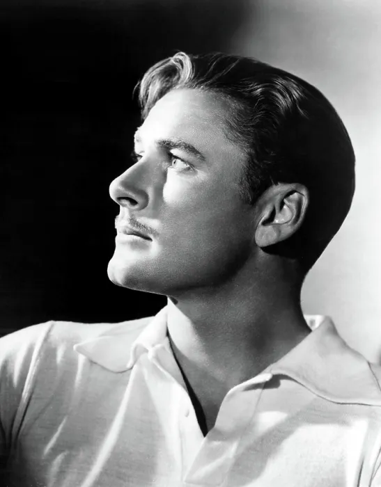 Framed Print : ERROL FLYNN, 1930s Framed Print : ERROL FLYNN, 1930s