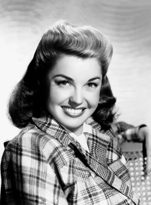 Framed Print : Esther Williams, ca. mid-1940s Framed Print : Esther Williams, ca. mid-1940s