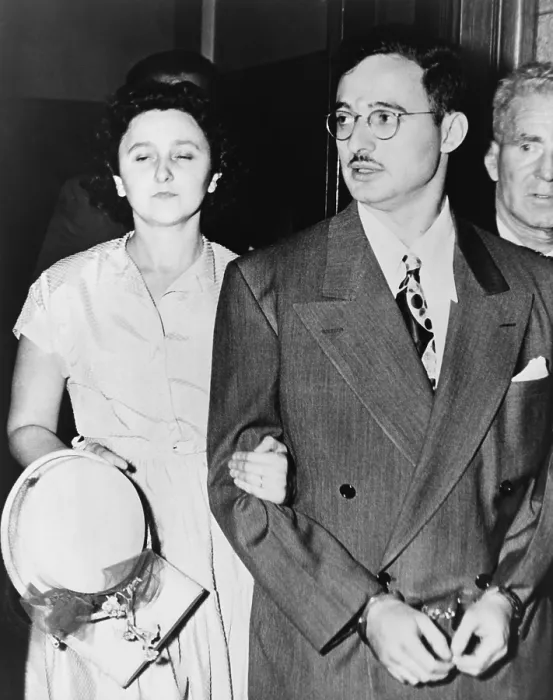 Framed Print : Ethel and Julius Rosenberg leaving New York City Federal Court after their arraignment conspiracy to commit espionage. August 23 1951