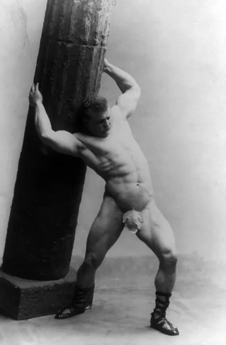 Framed Print : Eugen Sandow (1867-1925) strong man and body builder wearing fig leaf and holding pillar. Photo c. 1894
