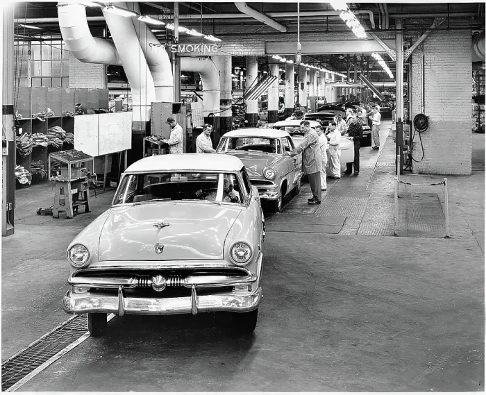 Framed Print : EV1606 - QUALITY CHECKS. Courtesy: CSU Archives / Everett Collection Framed Print : EV1606 - QUALITY CHECKS. Courtesy: CSU Archives / Everett Collection