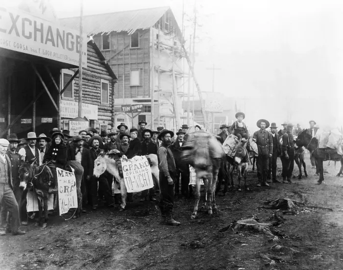 Framed Print : EV1801-GOLD RUSH TOWN, Dawson City during the Gold Rush, c. late 1830s. Courtesy: CSU Archives / Everett Collection Framed Print : EV1801-GOLD RUSH TOWN, Dawson City during the Gold Rush, c. late 1830s. Courtesy: CSU Archives / Everett Collection