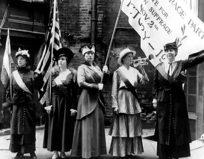 Framed Print : EV1812 - Suffragettes in San Francisco, 1915. Courtesy: CSU Archives  /  Everett Collection