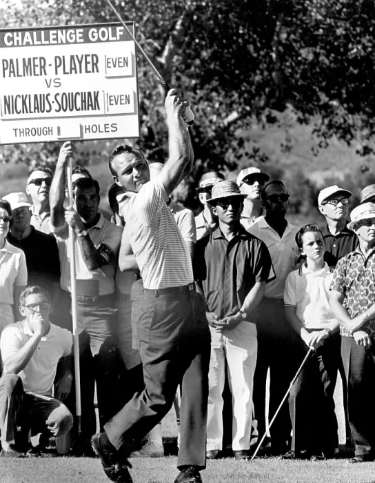 Framed Print : EV1840 - Arnold Palmer tees off on the first hole of the Pauma Valley Counhtry Club in California, January 1964. Courtesy: CSU Archives  /  Everett Collection