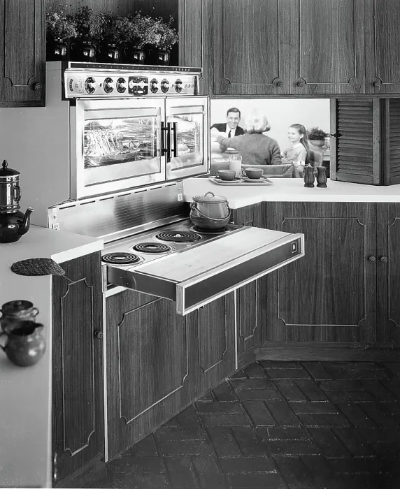 Framed Print : EV1914 - KITCHEN. Courtesy: CSU Archives  /  Everett Collection