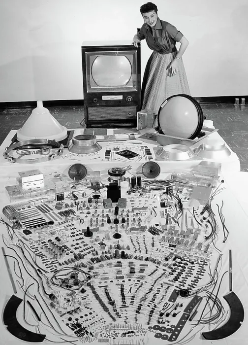 Framed Print : EV1915 - ELECTRONICS. Courtesy: CSU Archives  /  Everett Collection