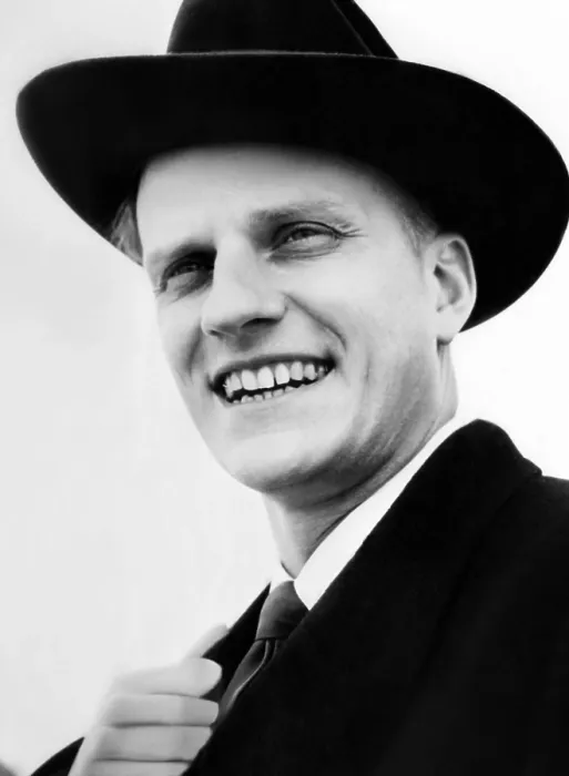 Framed Print : Evangelist, Billy Graham as he arrives in Southampton, England. March 14, 1954. Courtesy: CSU Archives / Everett Collection Framed Print : Evangelist, Billy Graham as he arrives in Southampton, England. March 14, 1954. Courtesy: CSU Archives / Everett Collection