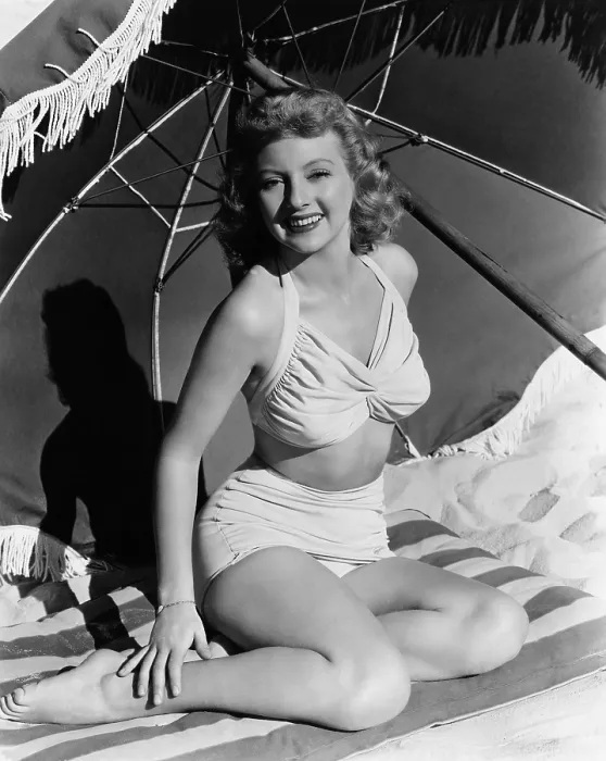 Framed Print : Evelyn Keyes, 1946 Framed Print : Evelyn Keyes, 1946