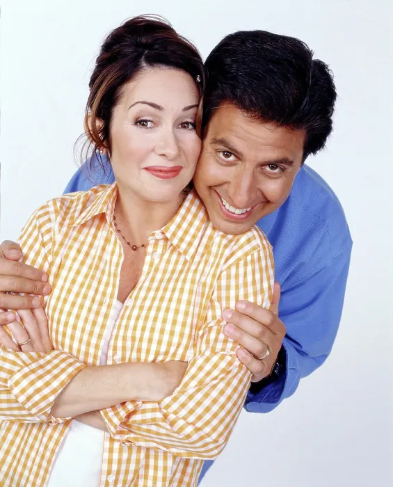 Framed Print : EVERYBODY LOVES RAYMOND, Patricia Heaton, Ray Romano, 1996-2005