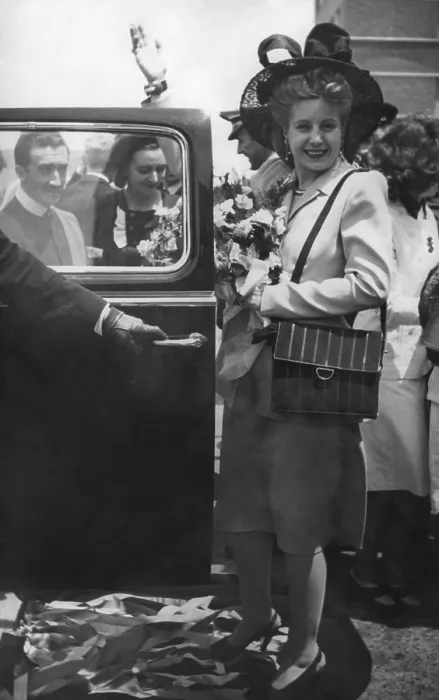 Framed Print : Evita Peron, wife of the Argentinian President Juan Peron greeted by in Madrid, Spain. June 1947. - (BSLOC_2014_17_63)