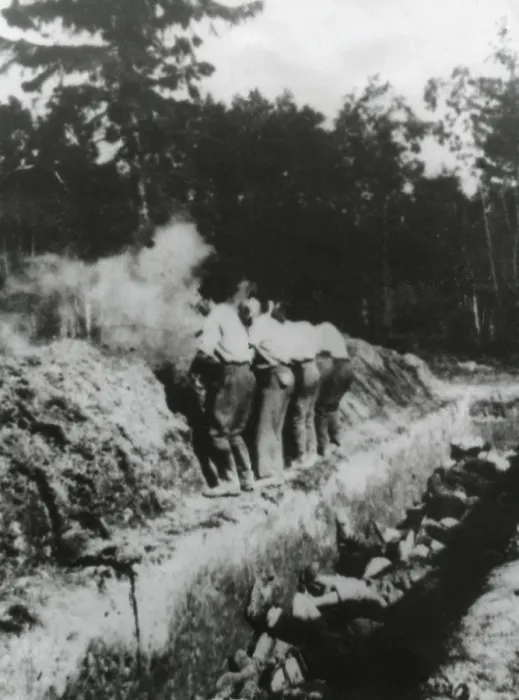 Framed Print : Execution of Soviet (Russia) men on the edge of a mass grave. Photo found on a German soldier, Kurt Siedber, in Sept. 1942. World War 2. (BSLOC_2014_8_44)