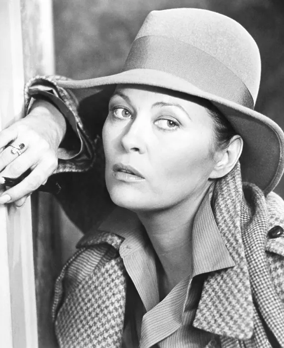 Framed Print : EYES OF LAURA MARS, Faye Dunaway, 1978, Columbia / courtesy Everett Collection Framed Print : EYES OF LAURA MARS, Faye Dunaway, 1978, Columbia / courtesy Everett Collection