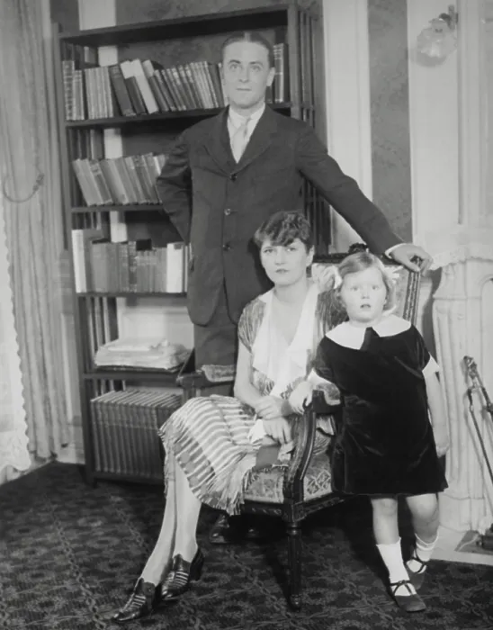 Framed Print : F. Scott Fitzgerald and Zelda Sayre Fitzgerald with their daughter Scottie c. 1925. Named after her father, Frances Scott Fitzgerald, she became a journalist (BSLOC_2018_4_32)