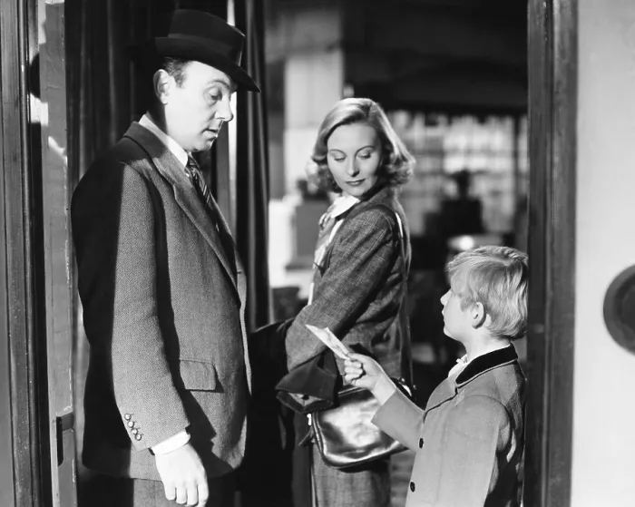 Framed Print : THE FALLEN IDOL, from left, Ralph Richardson, Michele Morgan, Bobby Henrey, 1948
