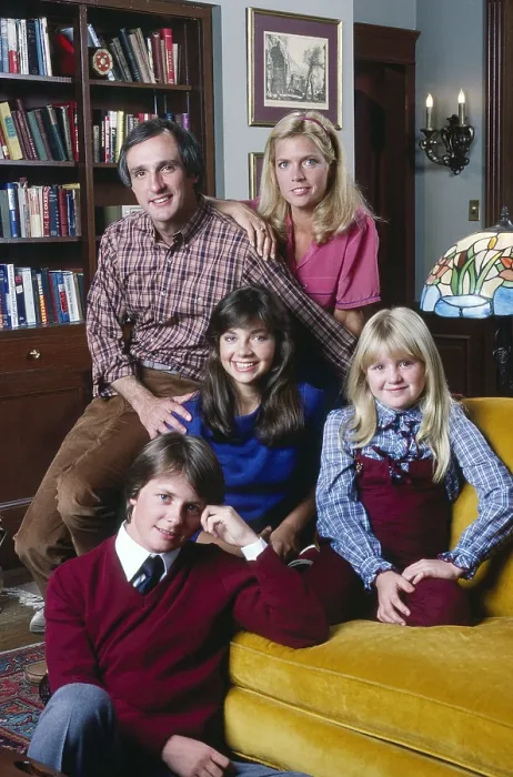 Framed Print : FAMILY TIES, clockwise from top left, Michael Gross, Meredith Baxter, (aka Meredith Baxter Birney), Tina Yothers, Michael J. Fox, Justine Bateman, 1982-89 (1982 photo)
