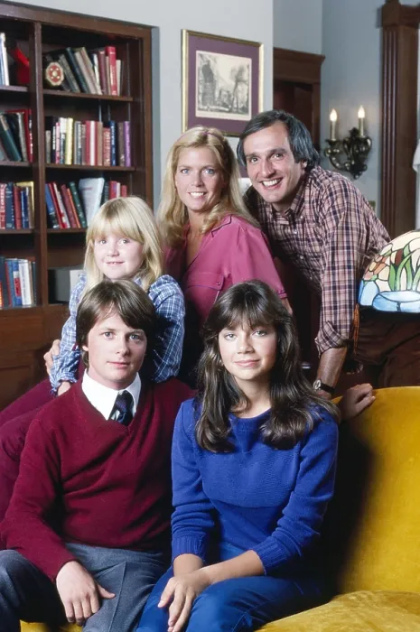 Framed Print : FAMILY TIES, clockwise from top left, Tina Yothers, Meredith Baxter, (aka Meredith Baxter Birney), Michael Gross, Justine Bateman, Michael J. Fox, 1982-89 (1982 photo)