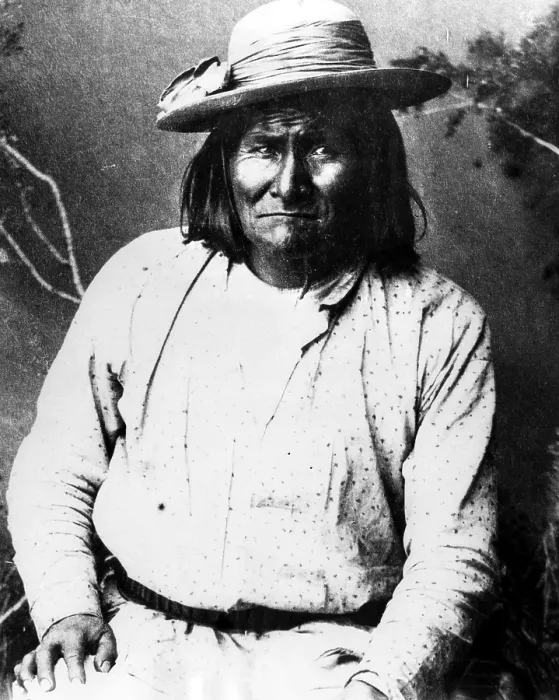 Framed Print : Famous Apache leader, Geronimo, as photographed by A. Frank Randall. 1886. Courtesy: CSU Archives / Everett Collection