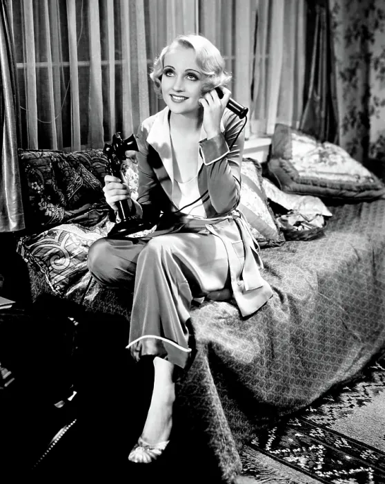 Framed Print : FAST AND LOOSE, Carole Lombard, 1930