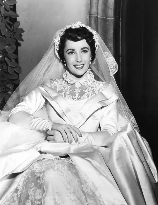 Framed Print : FATHER OF THE BRIDE, Elizabeth Taylor, on-set, 1950 Framed Print : FATHER OF THE BRIDE, Elizabeth Taylor, on-set, 1950
