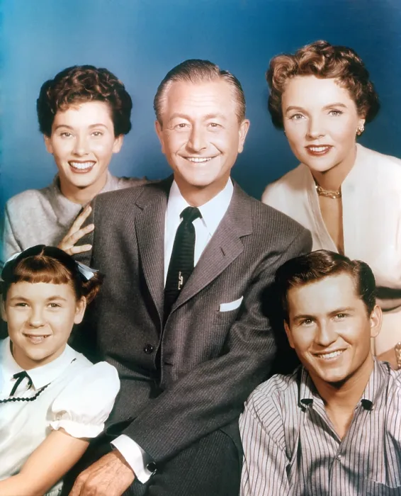 Framed Print : FATHER KNOWS BEST, Lauren Chapin, Elinor Donahue, Robert Young, Jane Wyatt, Billy Gray, 1954-60