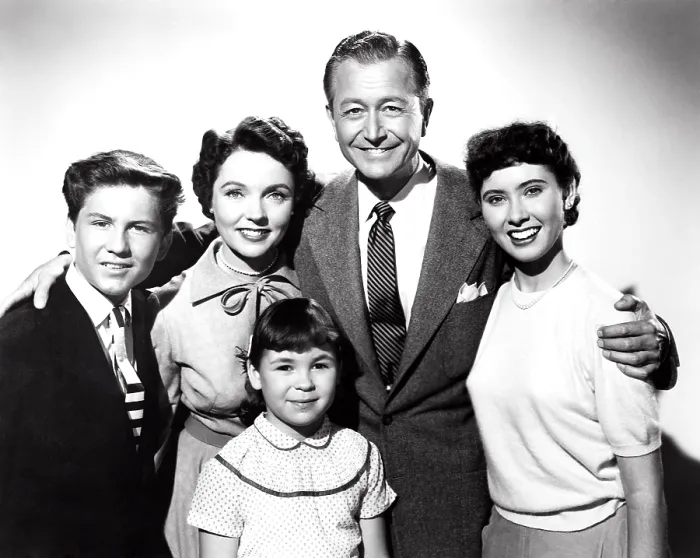 Framed Print : FATHER KNOWS BEST, from left, Billy Gray, Jane Wyatt, Lauren Chapin, Robert Young, Elinor Donahue, 1954-60