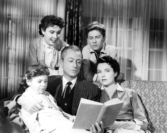 Framed Print : FATHER KNOWS BEST, from left, Lauren Chapin, Elinor Donahue, Robert Young, Billy Gray, Jane Wyatt, 1954-60