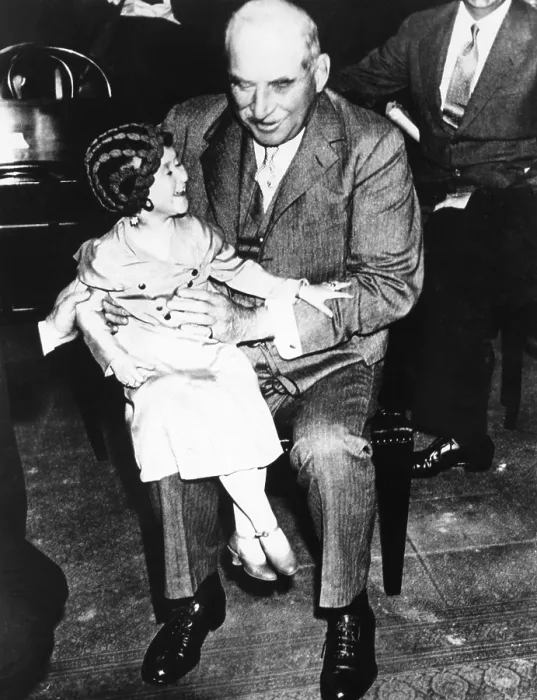 Framed Print : Financier J.P. Morgan with circus midget Lya Graf sitting on his knee, June 1, 1933