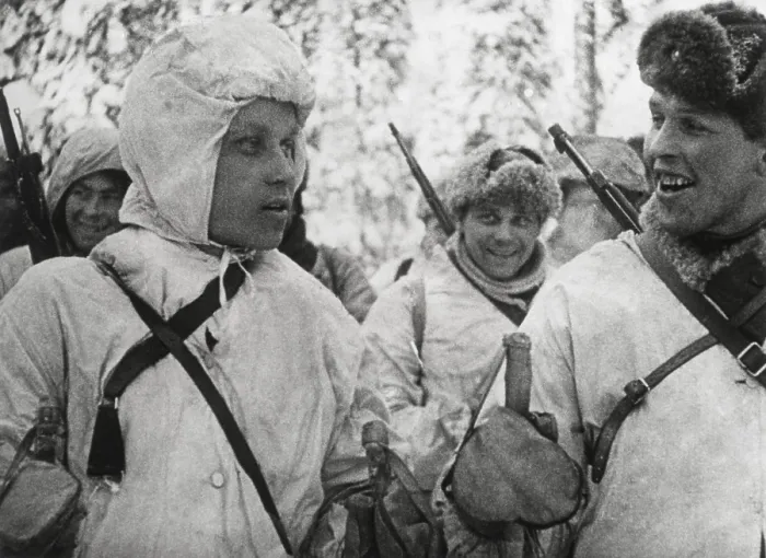 Framed Print : Finnish Soldiers in white uniforms that camouflage them against the snow. They are ski troops in the Russo-Finnish War of Nov. 1939-March 13, 1940. World War 2. (BSLOC_2014_8_55) Framed Print : Finnish Soldiers in white uniforms that camouflage them against the snow. They are ski troops in the Russo-Finnish War of Nov. 1939-March 13, 1940. World War 2. (BSLOC_2014_8_55)