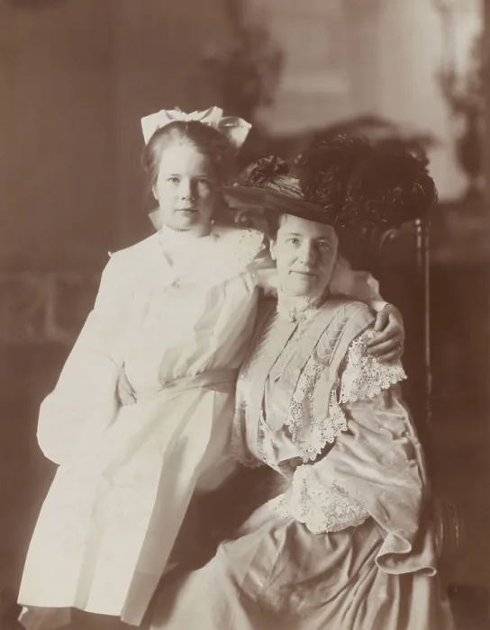 Framed Print : First Lady Edith Carow Roosevelt, with her daughter Ethel, c. 1904