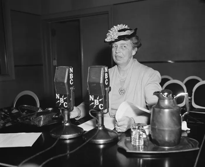 Framed Print : First Lady Eleanor Roosevelt opening her new series of twice weekly radio talks, April 30, 1940