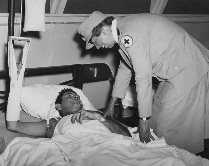 Framed Print : First Lady Eleanor Roosevelt visits a wounded soldier in a South Pacific military hospital. Aug.-Sept. 1943