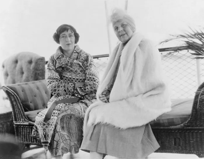 Framed Print : First Lady Florence Harding (1860-1924), seated on sofa with her best friend, Evalyn Walsh McLean, owner of the Hope Diamond and wife of Edward McLean Framed Print : First Lady Florence Harding (1860-1924), seated on sofa with her best friend, Evalyn Walsh McLean, owner of the Hope Diamond and wife of Edward McLean