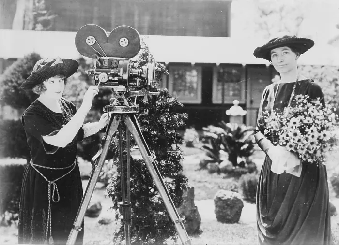 Framed Print : First Lady, Mrs. William Taft (1861-1943) is filmed by silent movies star, May Allison (1890-1989) in 1910