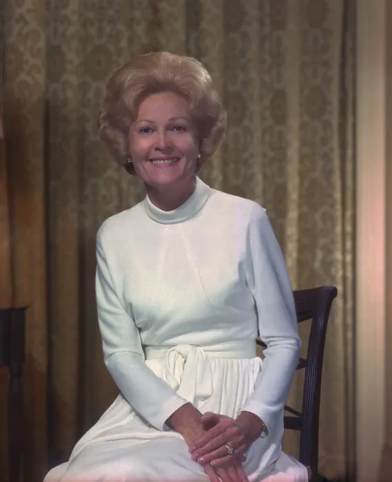 Framed Print : First Lady Patrician Nixon in an elegant high necked white dress. Ca. 1970-74