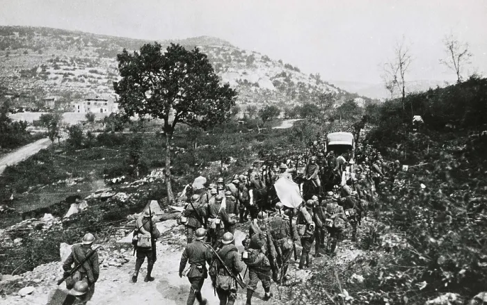 Framed Print : First Wolrd War. Troops of the Italian front that fought in the fifth battle of Isonzo river. AISA / Everett Collection**US SALES ONLY** Framed Print : First Wolrd War. Troops of the Italian front that fought in the fifth battle of Isonzo river. AISA / Everett Collection**US SALES ONLY**