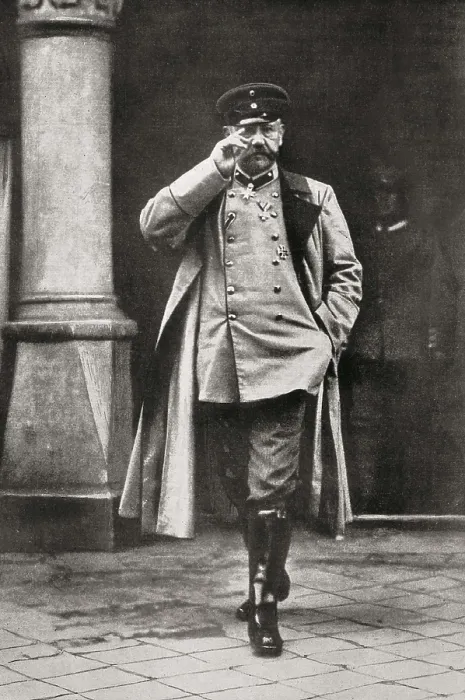 Framed Print : First World War. 1915. Paul von Hindenburg as commander-in-chief of the German troops of the Eastern front. AISA / Everett Collection**US SALES ONLY**
