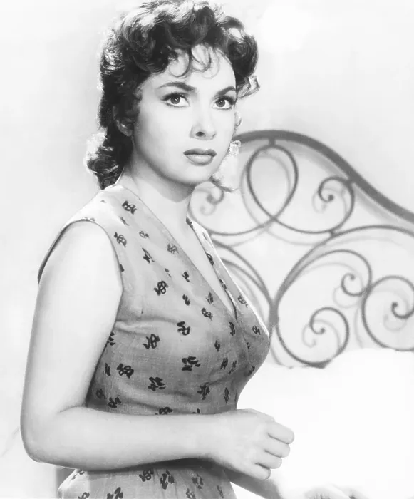 Framed Print : FLESH AND THE WOMAN, (aka LE GRAND JEU), Gina Lollobrigida, 1954 Framed Print : FLESH AND THE WOMAN, (aka LE GRAND JEU), Gina Lollobrigida, 1954