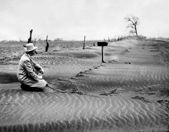 Framed Print : Floods of dust hit wheat farmers, 1954. Courtesy: CSU Archives / Everett Collection Framed Print : Floods of dust hit wheat farmers, 1954. Courtesy: CSU Archives / Everett Collection
