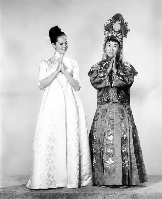 Framed Print : FLOWER DRUM SONG, Nancy Kwan, Miyoshi Umeki, 1961 Framed Print : FLOWER DRUM SONG, Nancy Kwan, Miyoshi Umeki, 1961