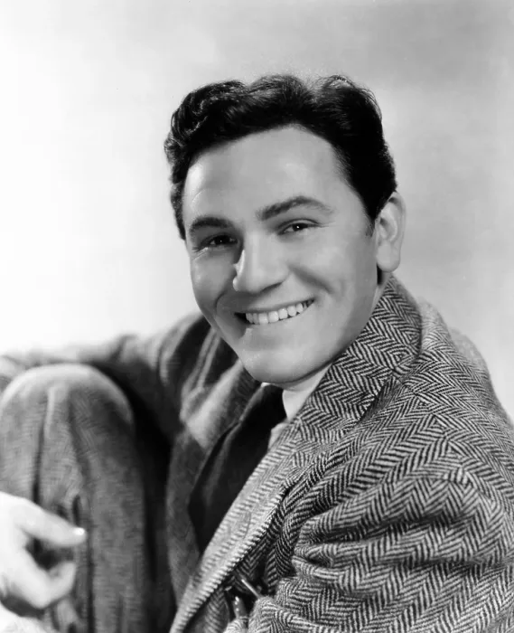 Framed Print : FLOWING GOLD, John Garfield, 1940 Framed Print : FLOWING GOLD, John Garfield, 1940