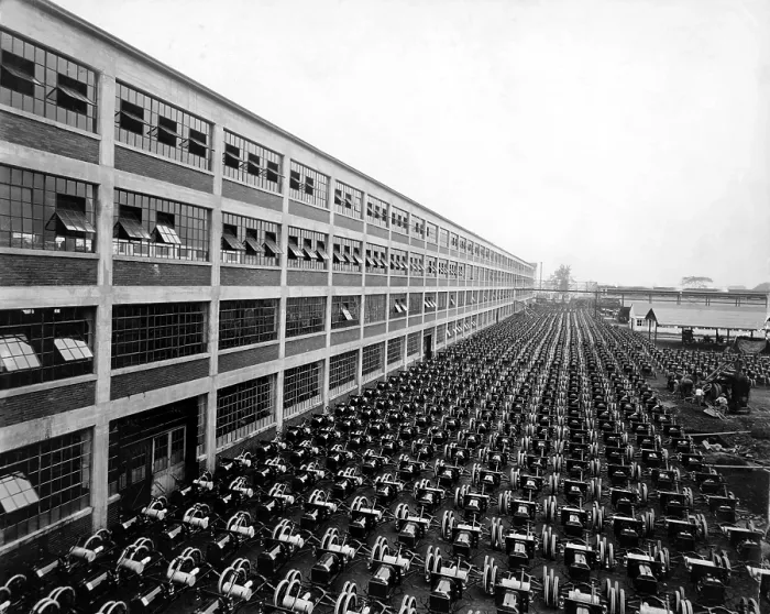 Framed Print : FORD MOTOR CO.- Highland Park plant.. Courtesy: CSU Archives  /  Everett Collection