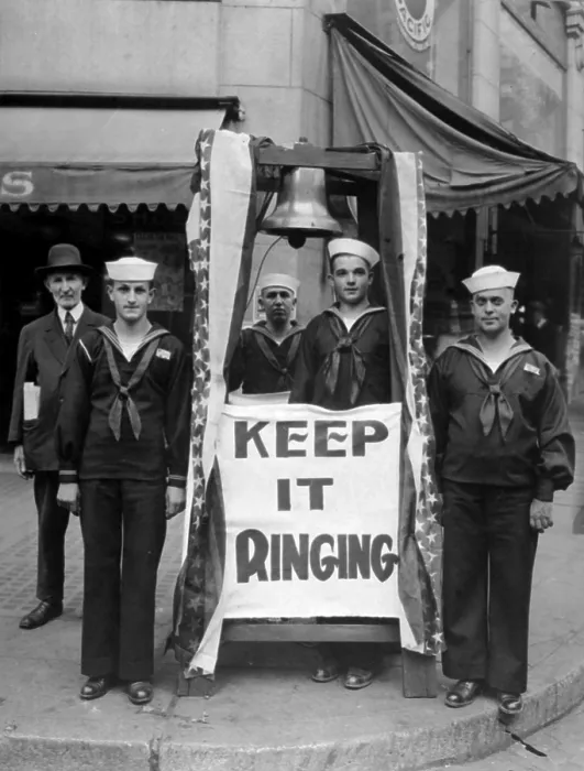 Framed Print : Fourth Liberty Loan Campaign during World War I. Sailors with a model of the Liberty Bell and a sign Keep It Ringing'. Seattle, Washington. 1918