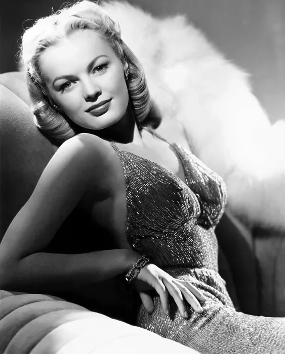 Framed Print : Fox starlet June Haver, ca. late 1940s Framed Print : Fox starlet June Haver, ca. late 1940s
