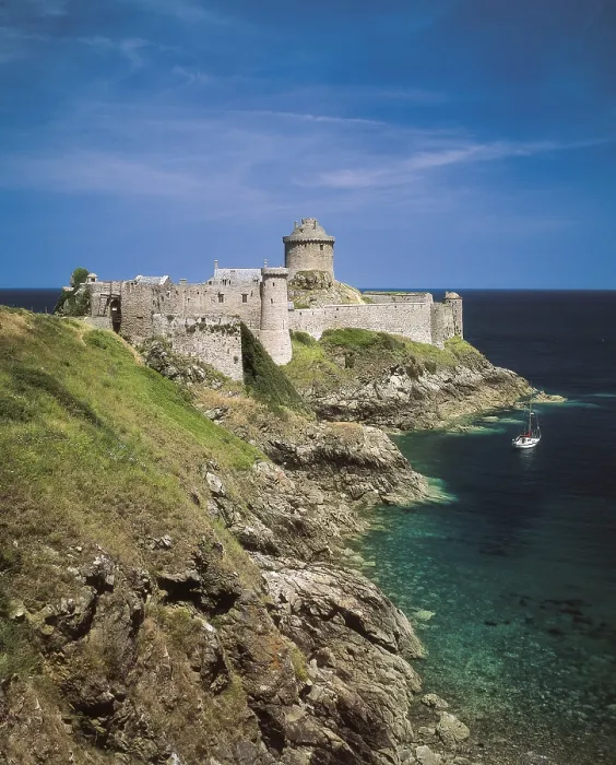 Framed Print : FRANCE. BRITTANY. COTES D'ARMOR. Fort La Latte (13th-14th c.), located on the rock of Cape Frhel. - J. Bedmar / Iberfoto / Everett Collection (211288)**US SALES ONLY**