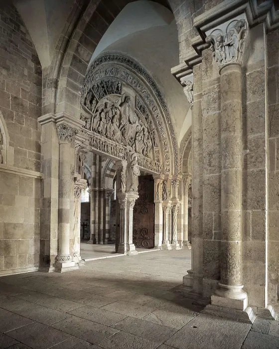 Framed Print : FRANCE. BURGUNDY. YONNE. Vzelay. Basilica of Sainte Magdalene. Nartex and romanesque gate (10th c.). AISA / Everett Collection**US SALES ONLY**