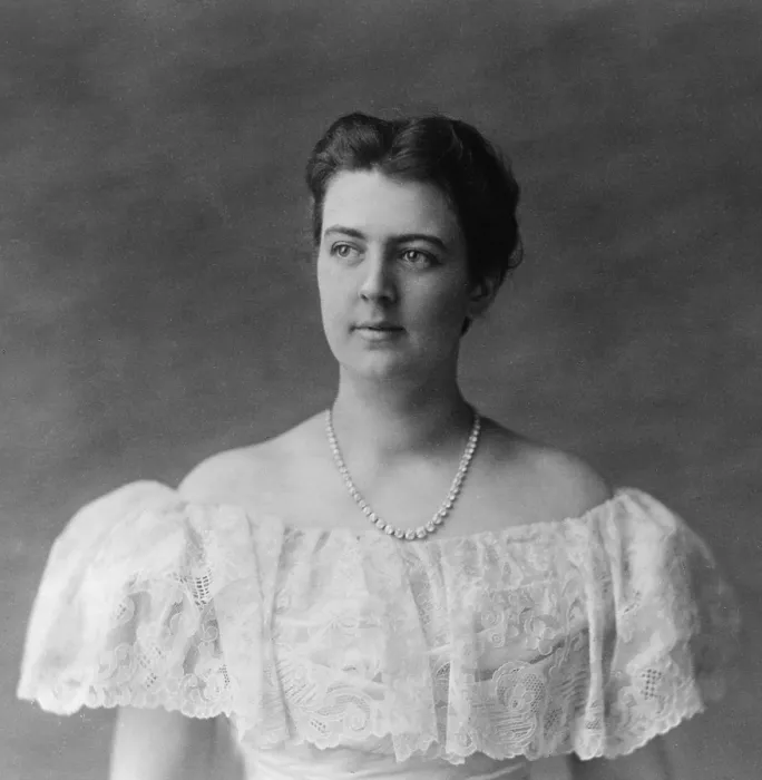 Framed Print : Frances Folsom Cleveland (1864-1947), the youngest First Lady married 49 year old President Grover Cleveland (1837-1908) in 1886 Framed Print : Frances Folsom Cleveland (1864-1947), the youngest First Lady married 49 year old President Grover Cleveland (1837-1908) in 1886