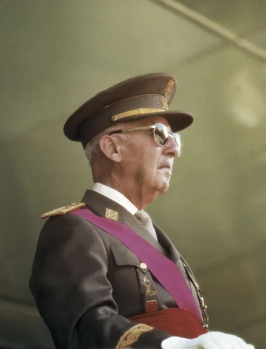 Framed Print : FRANCO BAHAMONDE, Francisco (1892-1975). Franco presiding over the Victory Parade (Madrid, 1972). AISA / Everett Collection**US SALES ONLY**
