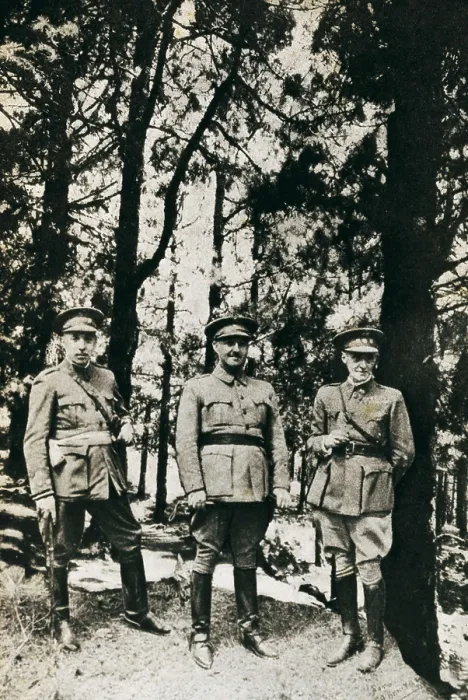 Framed Print : FRANCO BAHAMONDE, Francisco (1892-1975). Francisco Franco with Colonels Gonzlez Peral and Cceres during some military maneouvres at the mount Esperanza (Tenerife)